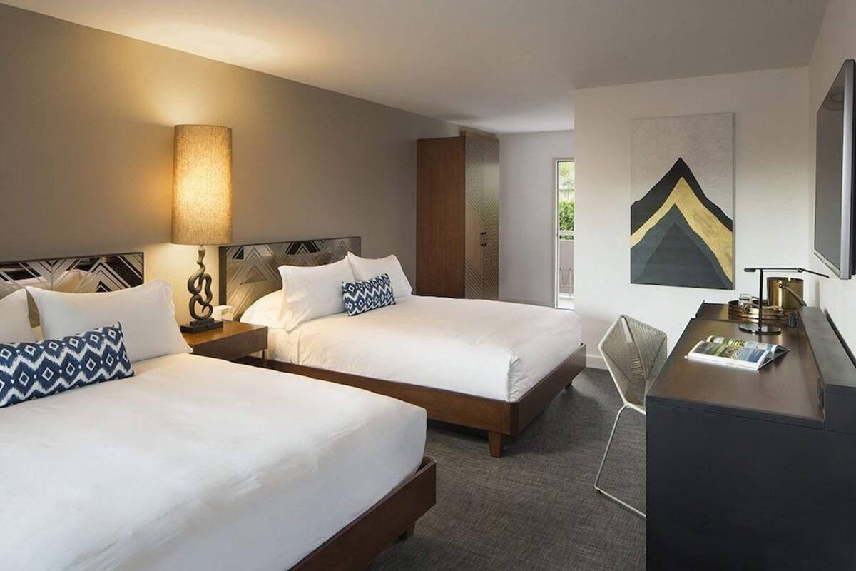 Habitación, 2 camas Queen size, para no fumadores | Escritorio, espacio para trabajar con laptop, wifi y ropa de cama 