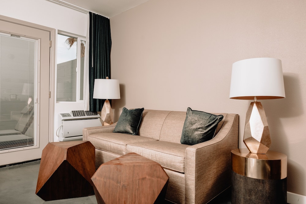 V Palm Springs by null