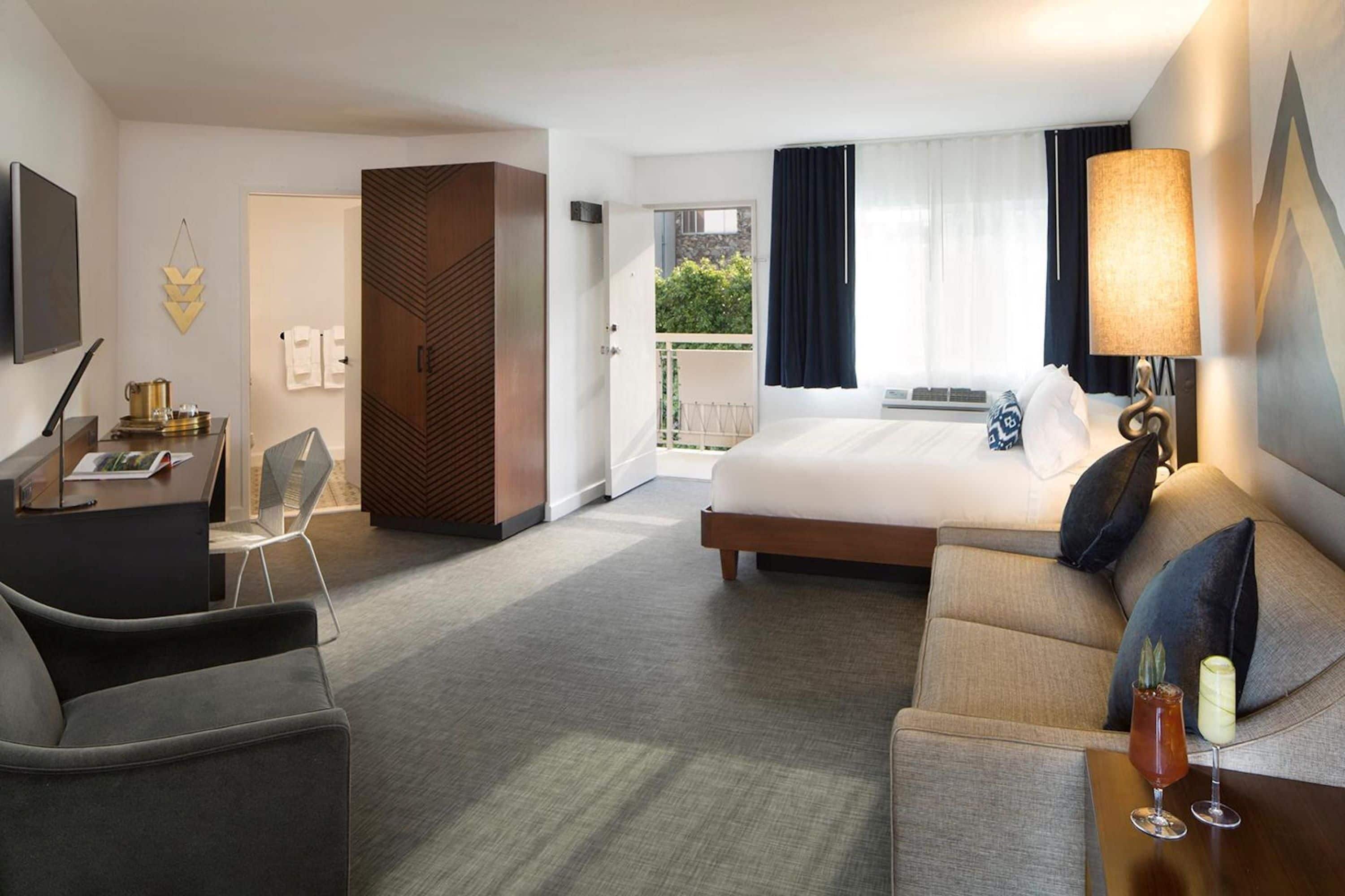 Suite, 1 King Bed, Non Smoking