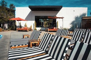 2 piscinas al aire libre