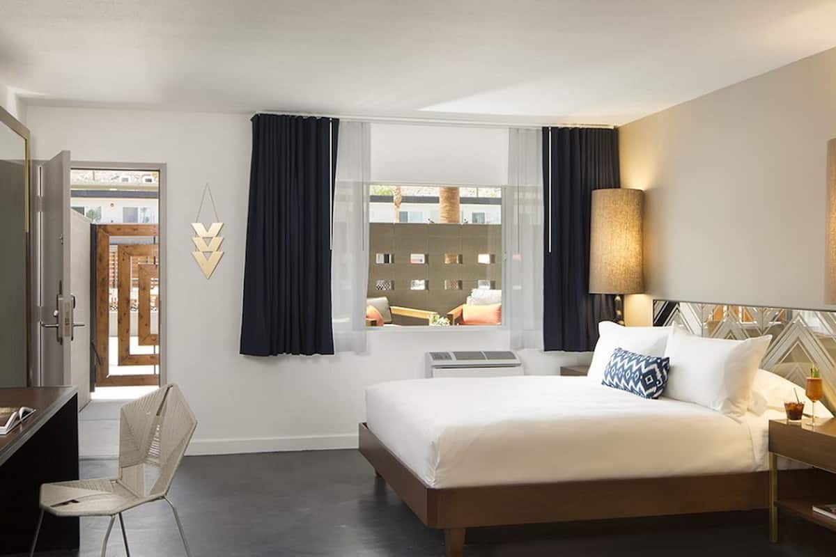 1 bedroom, desk, bed sheets