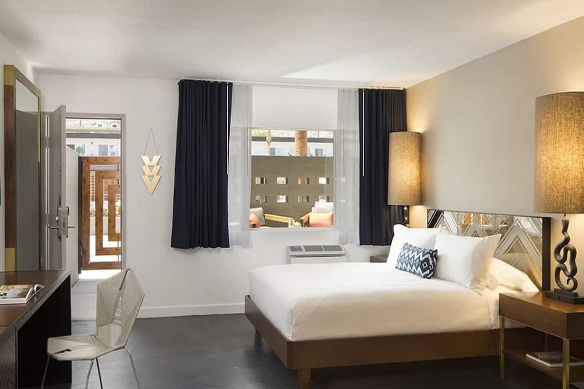 Deluxe Room, 1 King Bed, Non Smoking, Pool View | Desk, laptop workspace, free WiFi, bed sheets