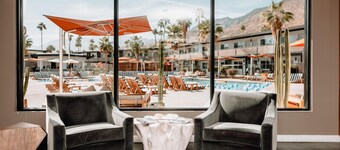 V Capri Palm Springs, a Dolce by Wyndham