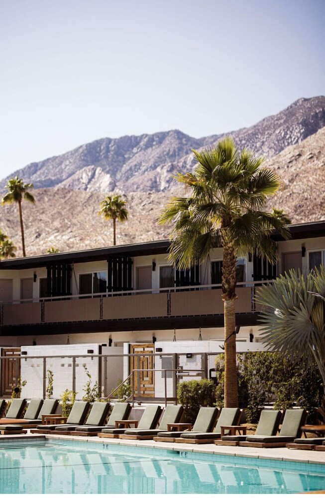 V Palm Springs by null