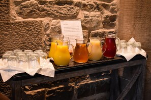 Free daily full breakfast  - Craigmhor Lodge & Courtyard (Pitlochry)