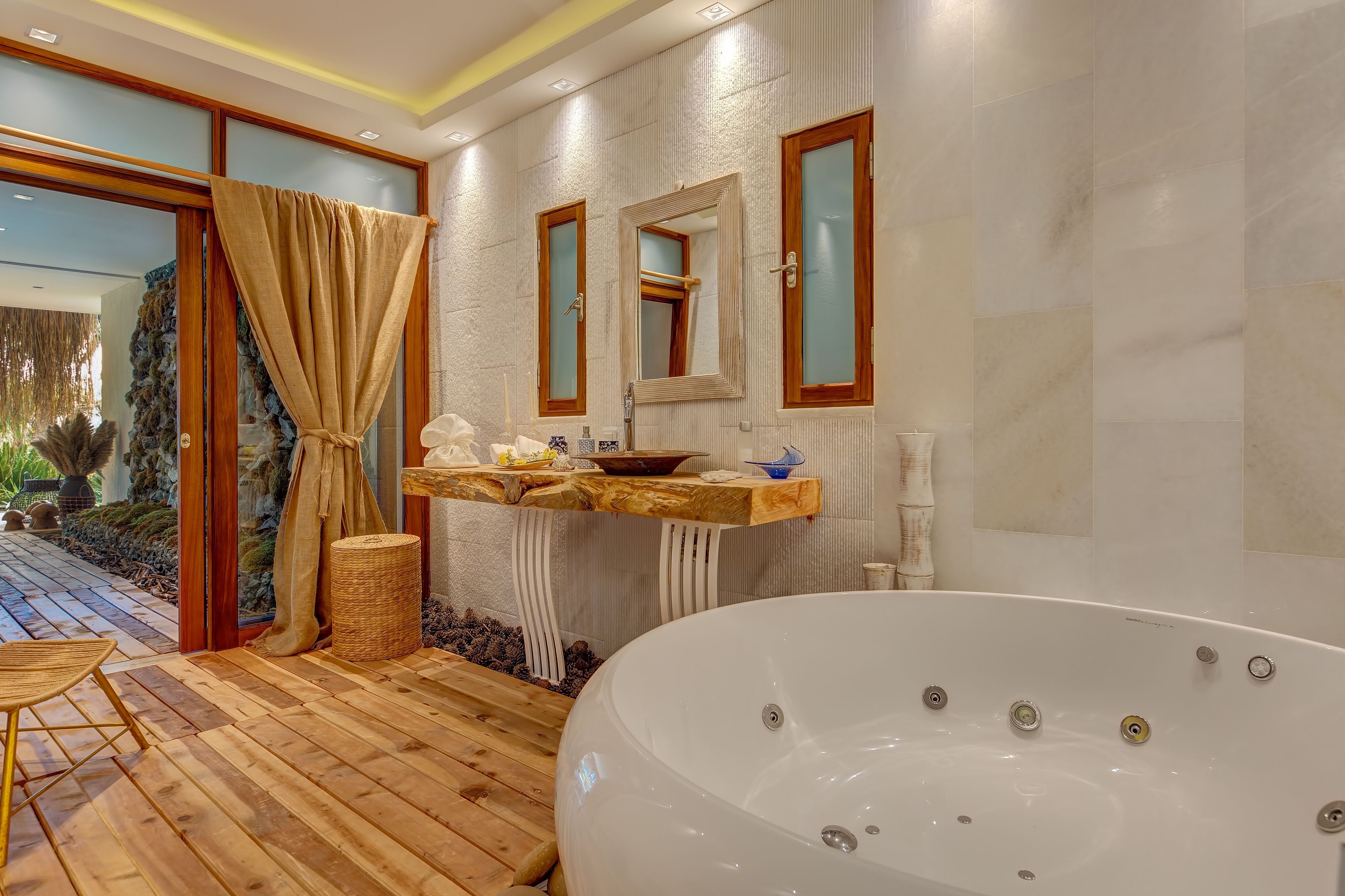 super deluxe double room | jetted bathtub