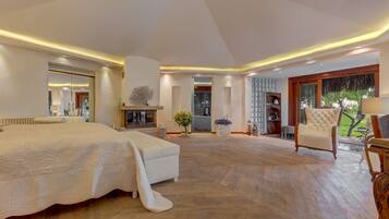 1 bedroom, premium bedding, minibar, in-room safe