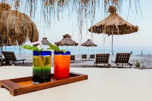 Yksityinen ranta, ilmaiset rantakuljetukset, aurinkotuoleja