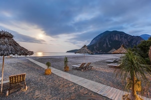 Playa privada, traslado desde/hacia la playa gratis