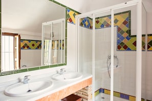 Bathroom - Hotel Cortijo San Antonio - Caminito del rey (Casarabonela)