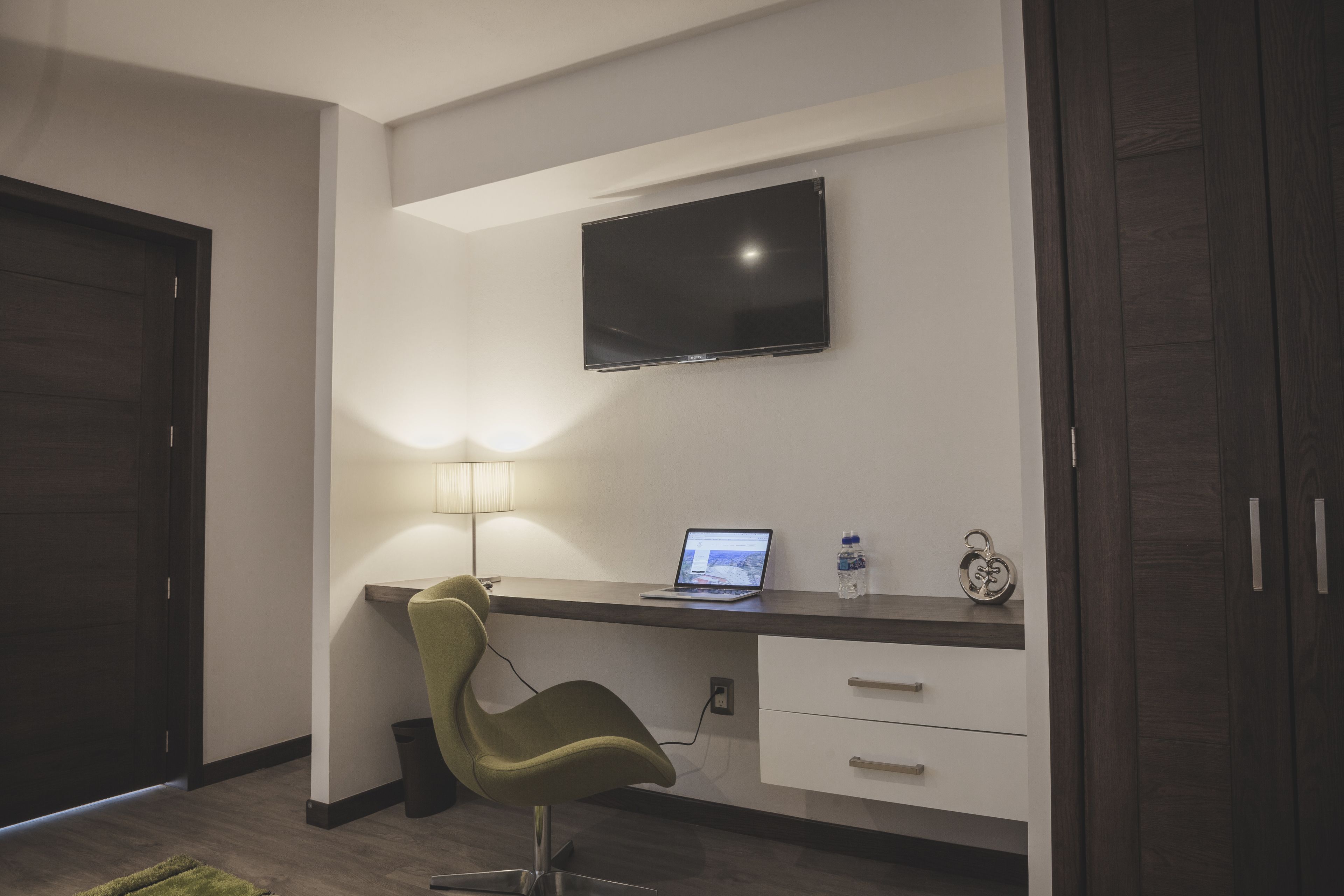 deluxe room, 1 king bed | desk, free wifi