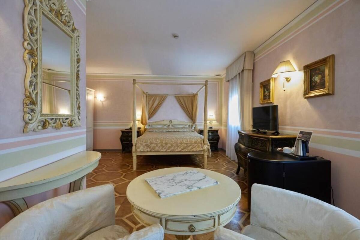 junior suite, 1 king bed, ensuite, garden view | 1 bedroom, premium bedding, minibar, in-room safe