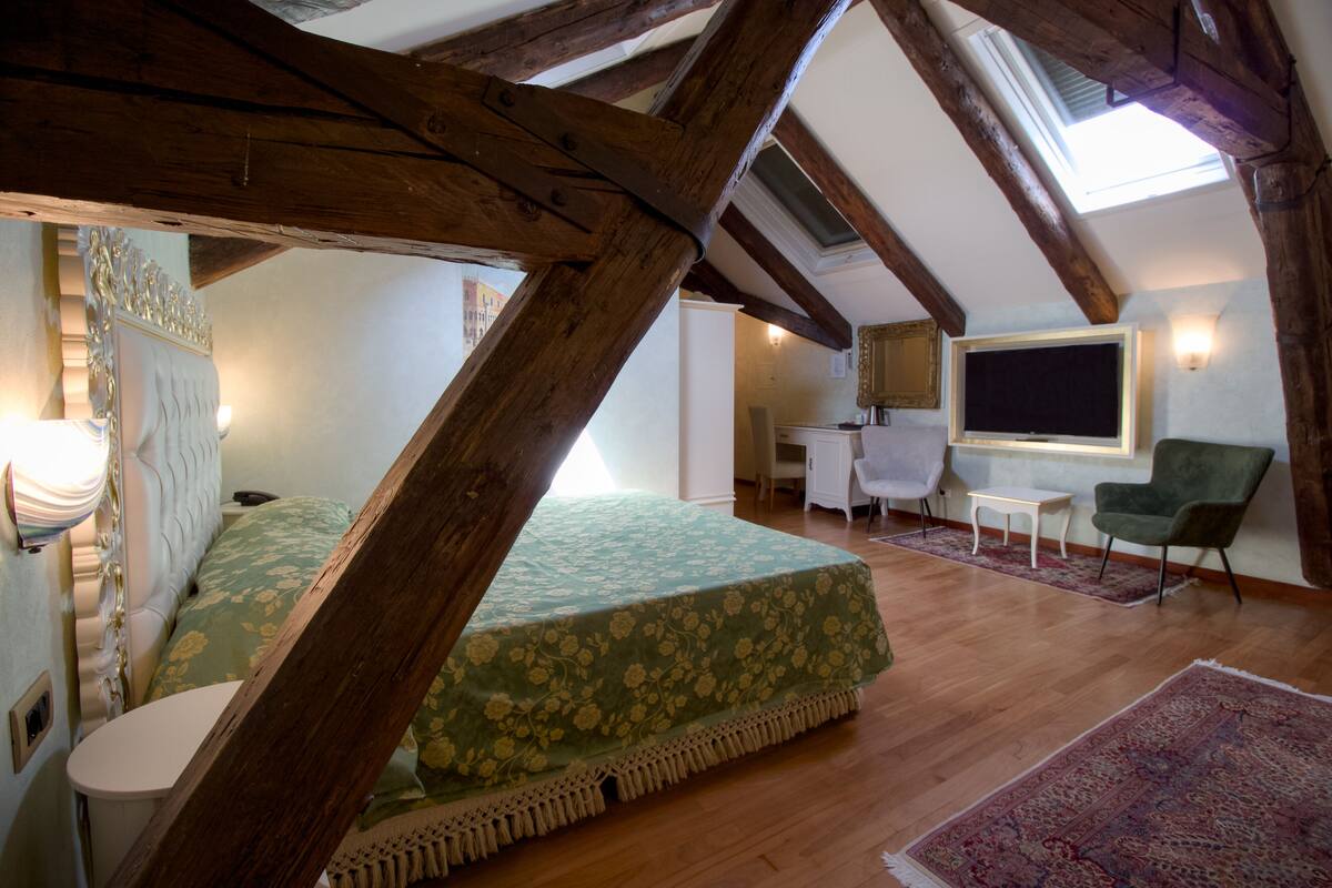 1 bedroom, premium bedding, minibar, in-room safe