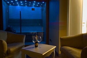 Ropa de cama de alta calidad y minibar 