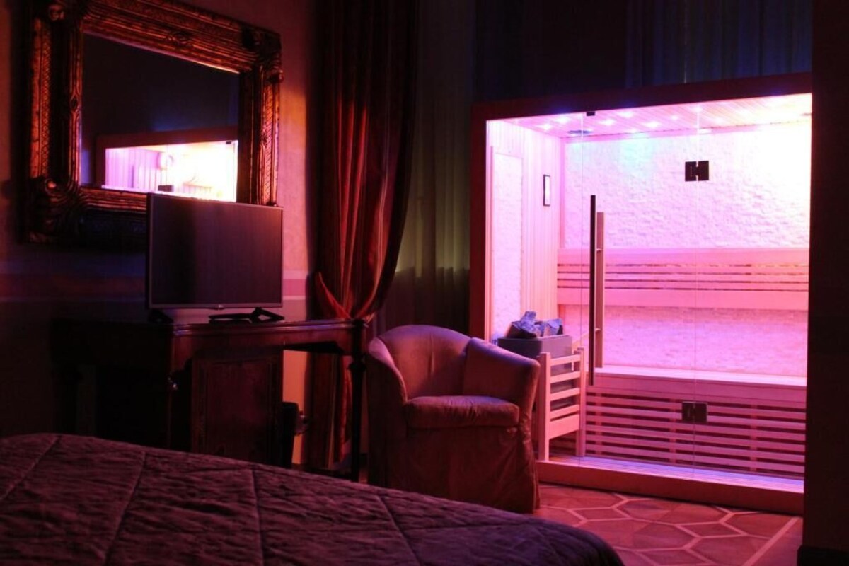 Romantic Suite, 1 Bedroom, Sauna, Tower | Premium bedding, minibar, in-room safe, desk
