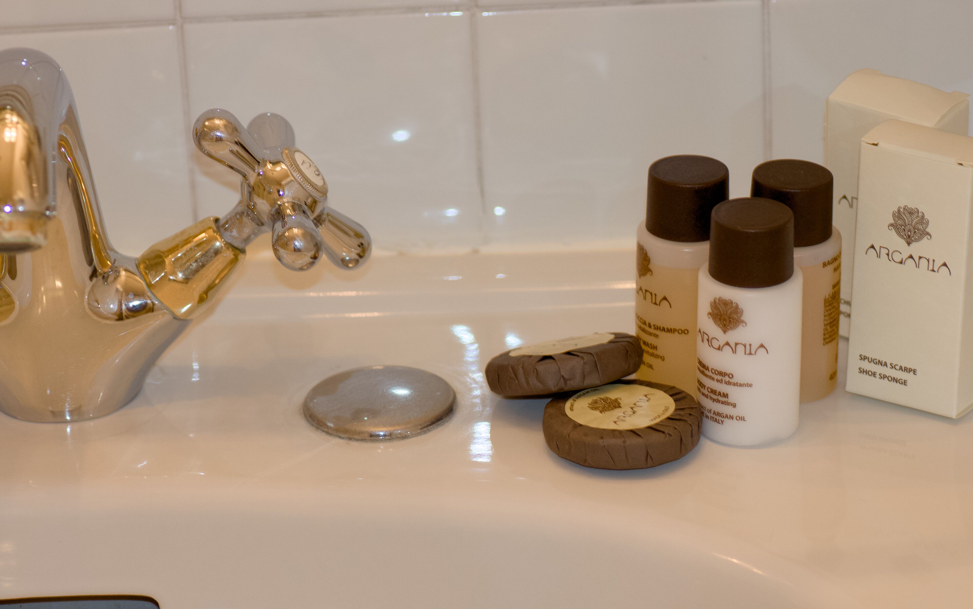 junior suite, 1 king bed, ensuite, garden view | bathroom | shower, free toiletries, hair dryer, bidet