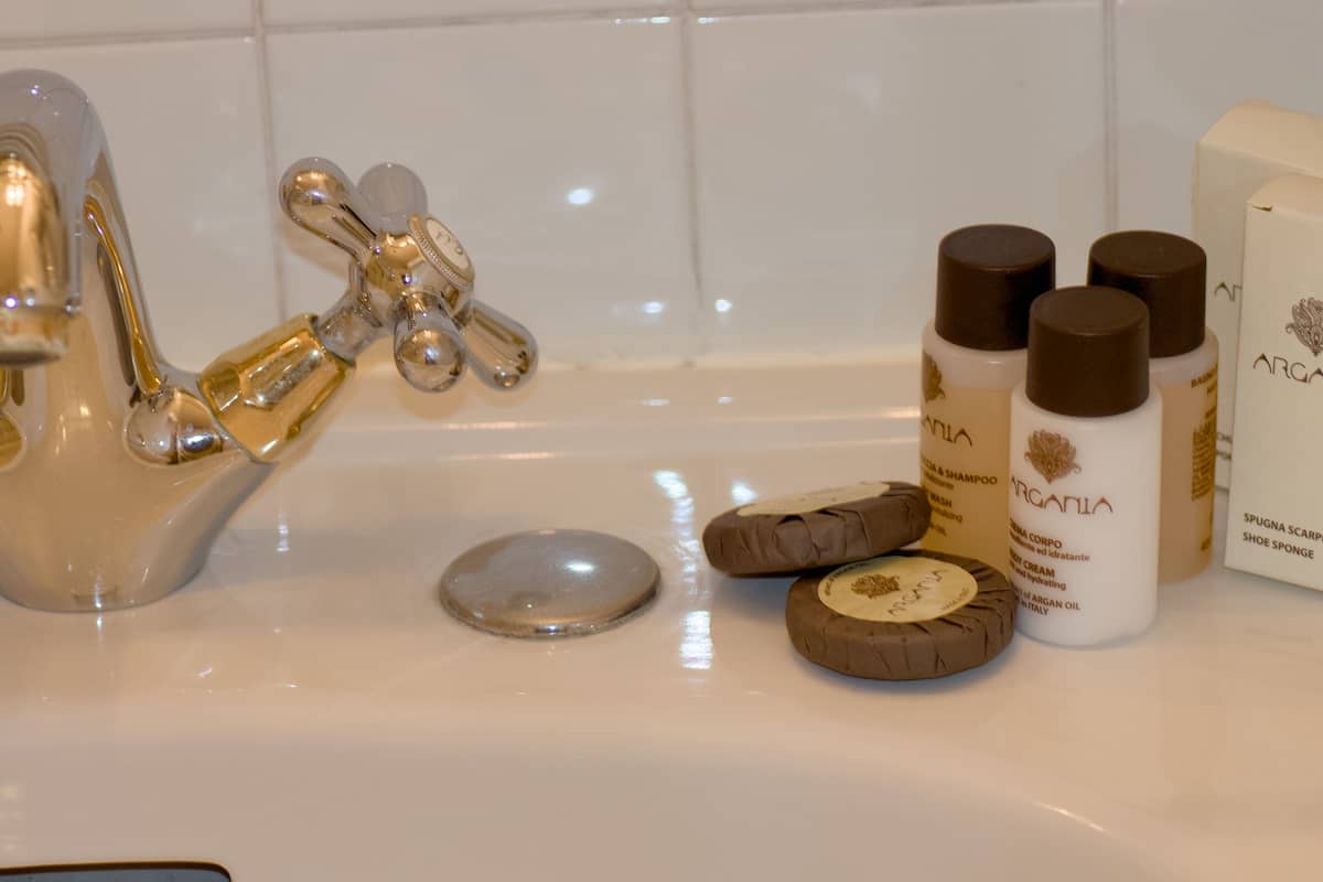 junior suite, 1 king bed, ensuite, garden view | bathroom | shower, free toiletries, hair dryer, bidet