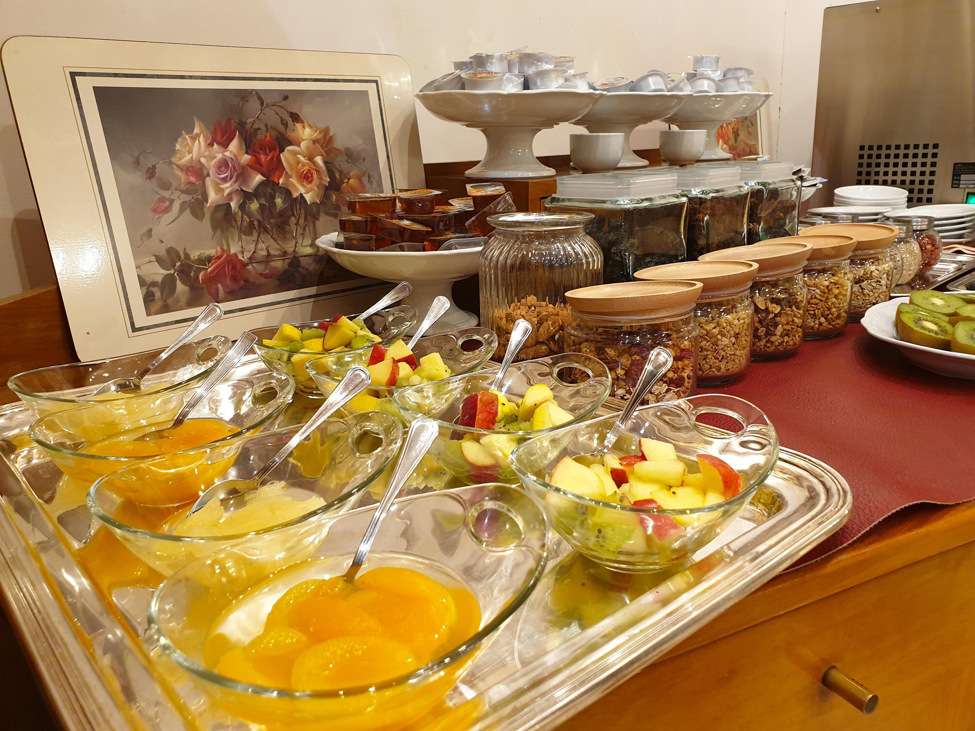 Daily continental breakfast (EUR 15 per person)