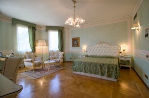Ropa de cama de alta calidad y minibar 