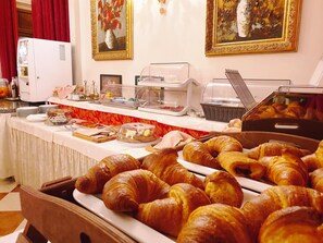 Daily continental breakfast for a fee - Hotel Villa Stucky (Mogliano Veneto)
