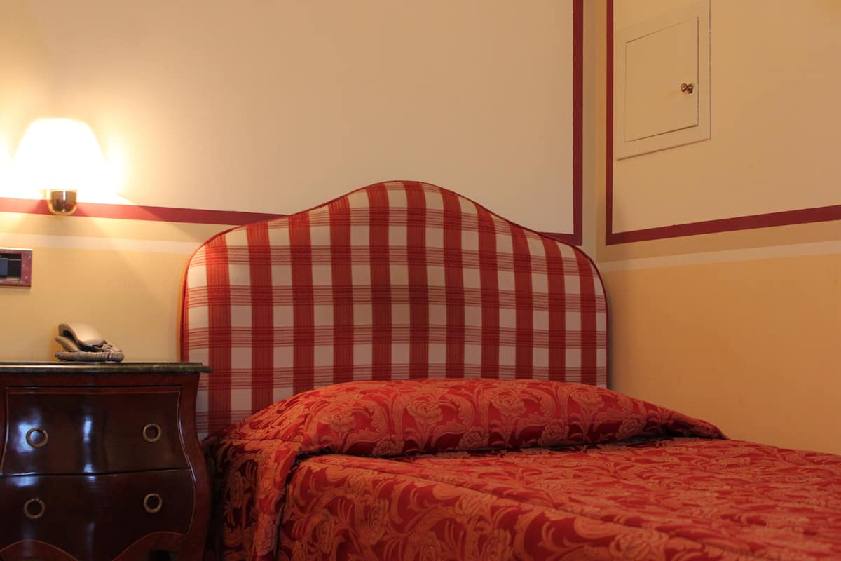 Economy Single Room, 1 Bedroom, Non Smoking, Private Bathroom | Premium bedding, minibar, in-room safe, desk