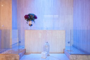 Sauna, tab panas, bilik wap, mandi tangas / hammam, rawatan badan 