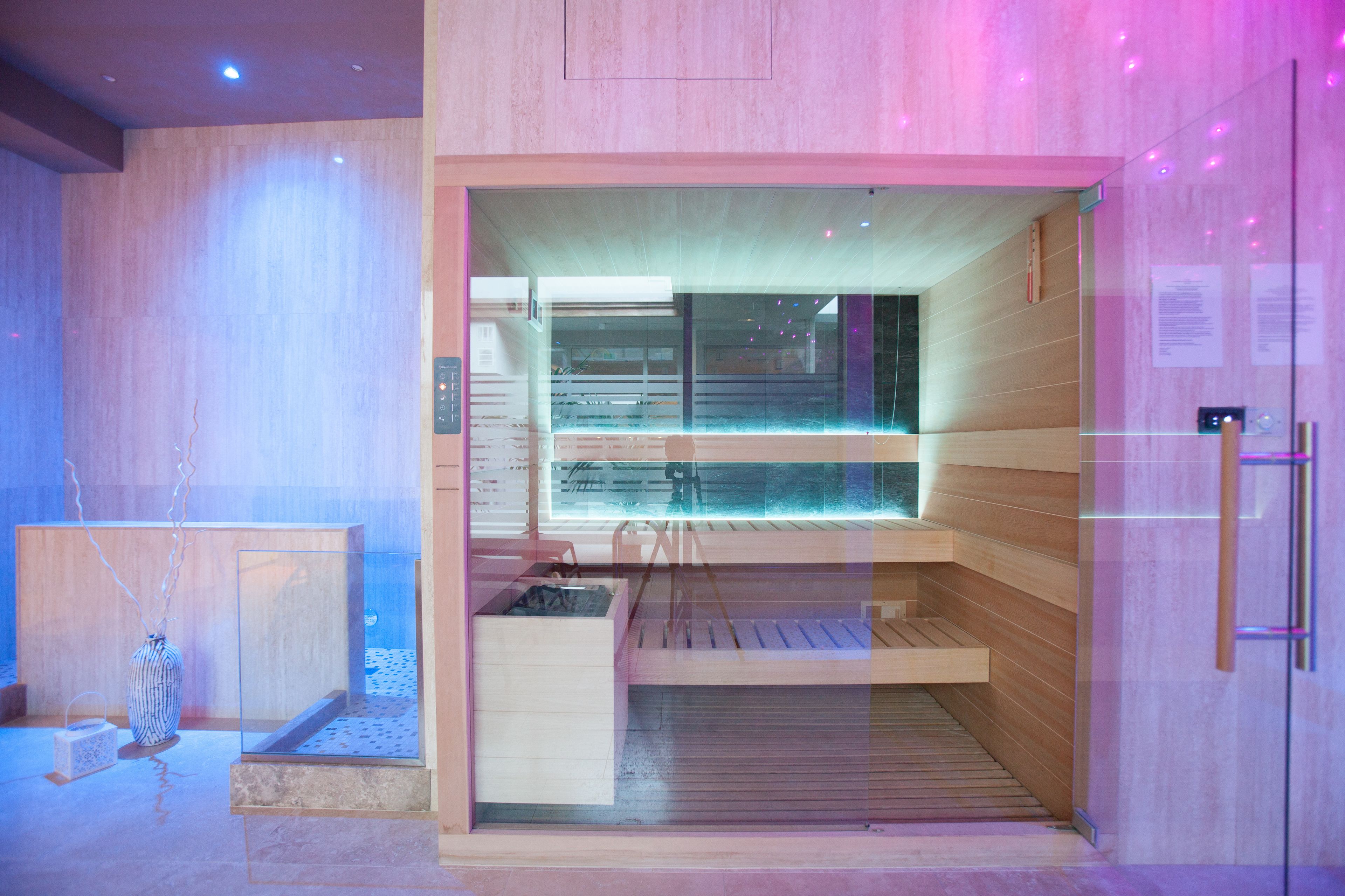 sauna, hot tub, steam room, turkish bath/hammam, body treatments