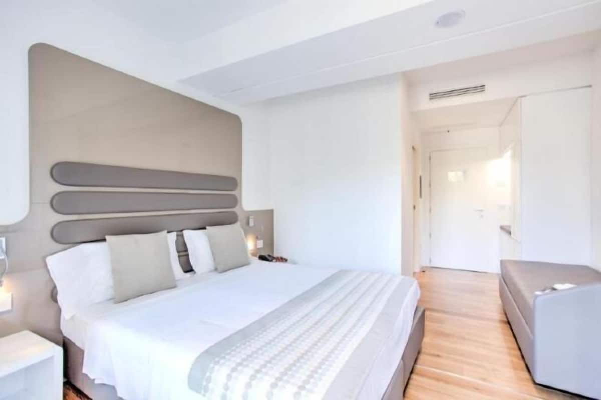 Minibar, in-room safe, desk, blackout drapes