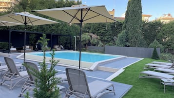 Piscine couverte, piscine extérieure (ouverte en saison)