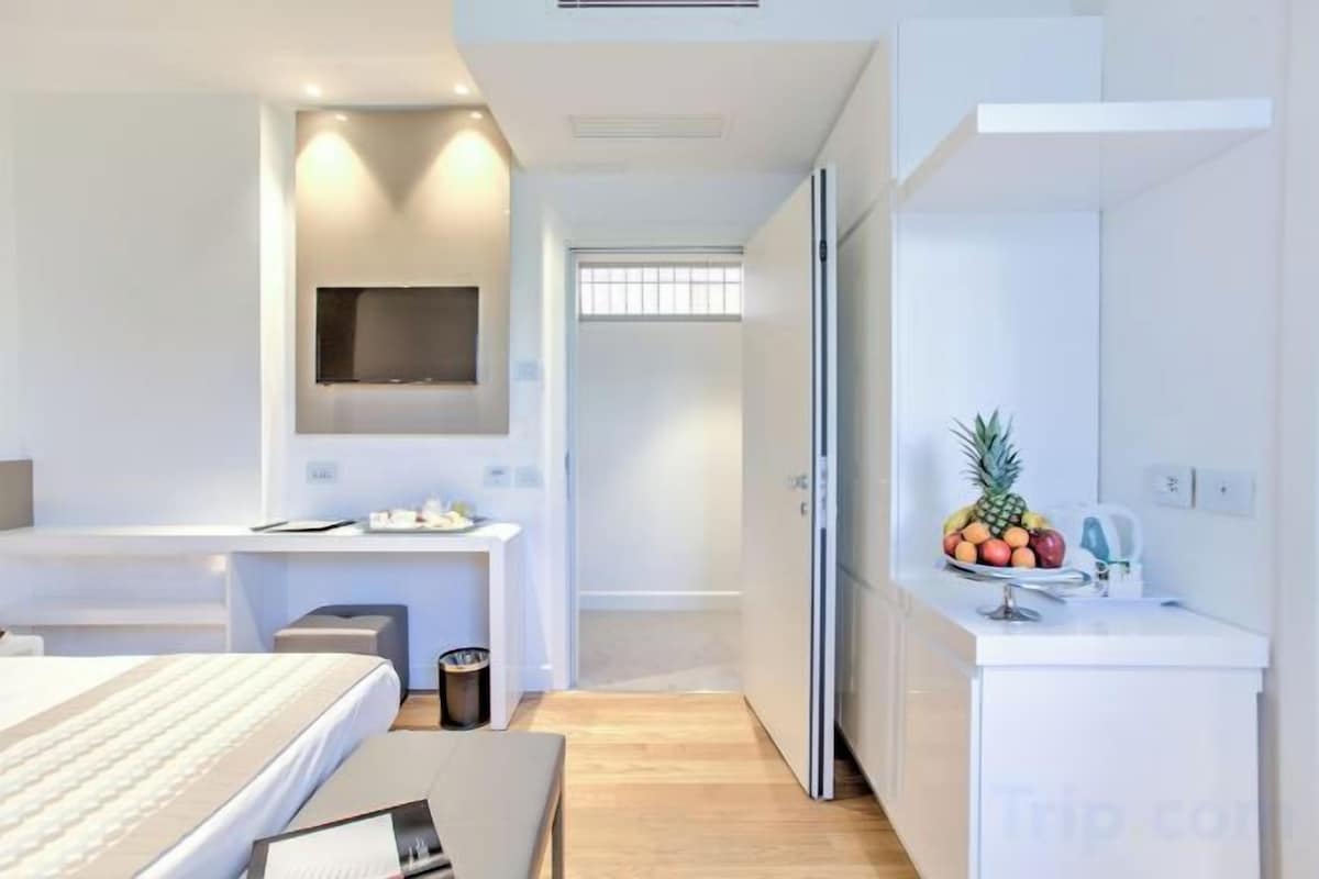 Minibar, in-room safe, desk, blackout curtains