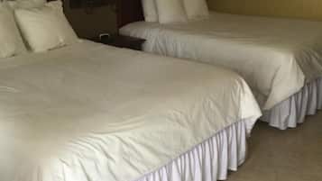 Desk, soundproofing, free WiFi, bed sheets