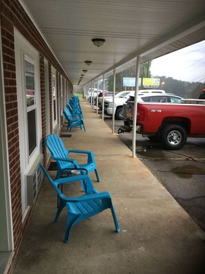 Terrace/patio - Murphy Motel (Murphy)