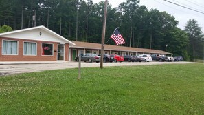 المنشأة من الخارج