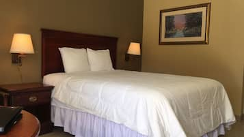 Deluxe Room, 1 Queen Bed | Desk, soundproofing, free WiFi, bed sheets