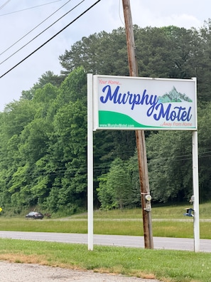 Front of property - Murphy Motel (Murphy)
