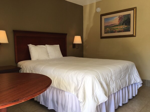 مكتب وتجهيزات عازلة للصوت وواي فاي مجانًا وملاءات أسرّة