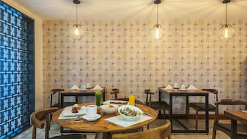 Daily continental breakfast (MXN 210 per person)