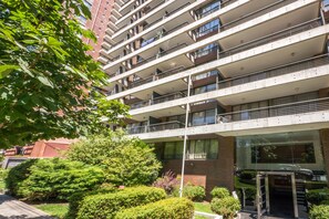 Property entrance - Livinnest Apartments (Santiago)