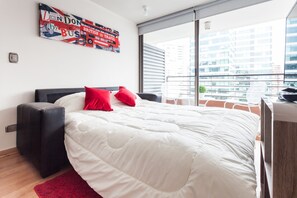 1 habitación, sistema de insonorización y tabla de planchar con plancha 