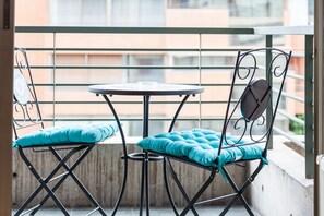 Balcony - Livinnest Apartments en Manquehue (Santiago)