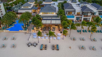 On the beach, white sand, windsurfing, beach bar