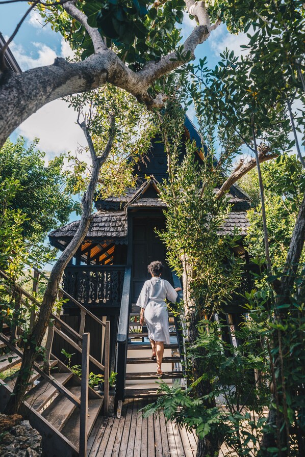 Turkish bath, body treatments, aromatherapy, hot stone massages