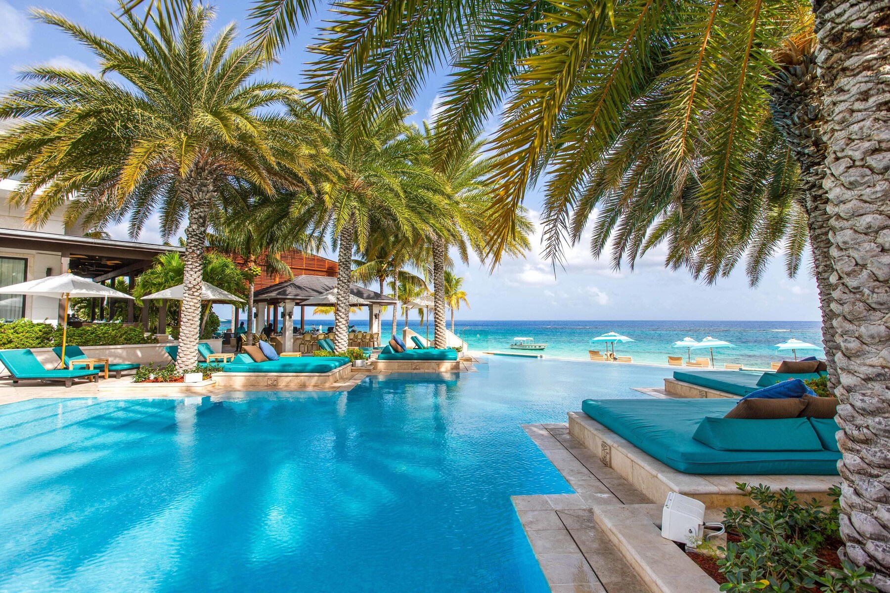 3 outdoor pools, free cabanas, pool umbrellas