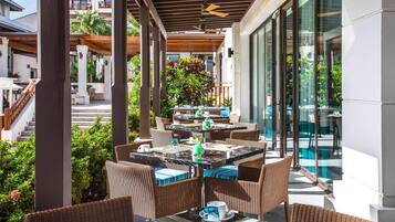 2 restaurants, breakfast, lunch, dinner served; international cuisine