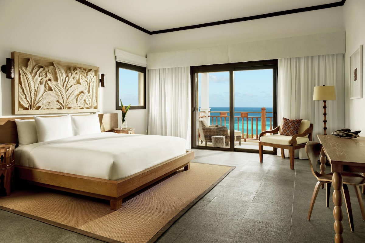 Habitación, 1 cama King size, vista al océano | Sábanas italianas Frette, ropa de cama de alta calidad y minibar