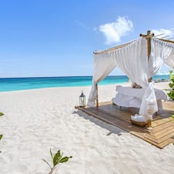 On the beach, white sand, windsurfing, beach bar