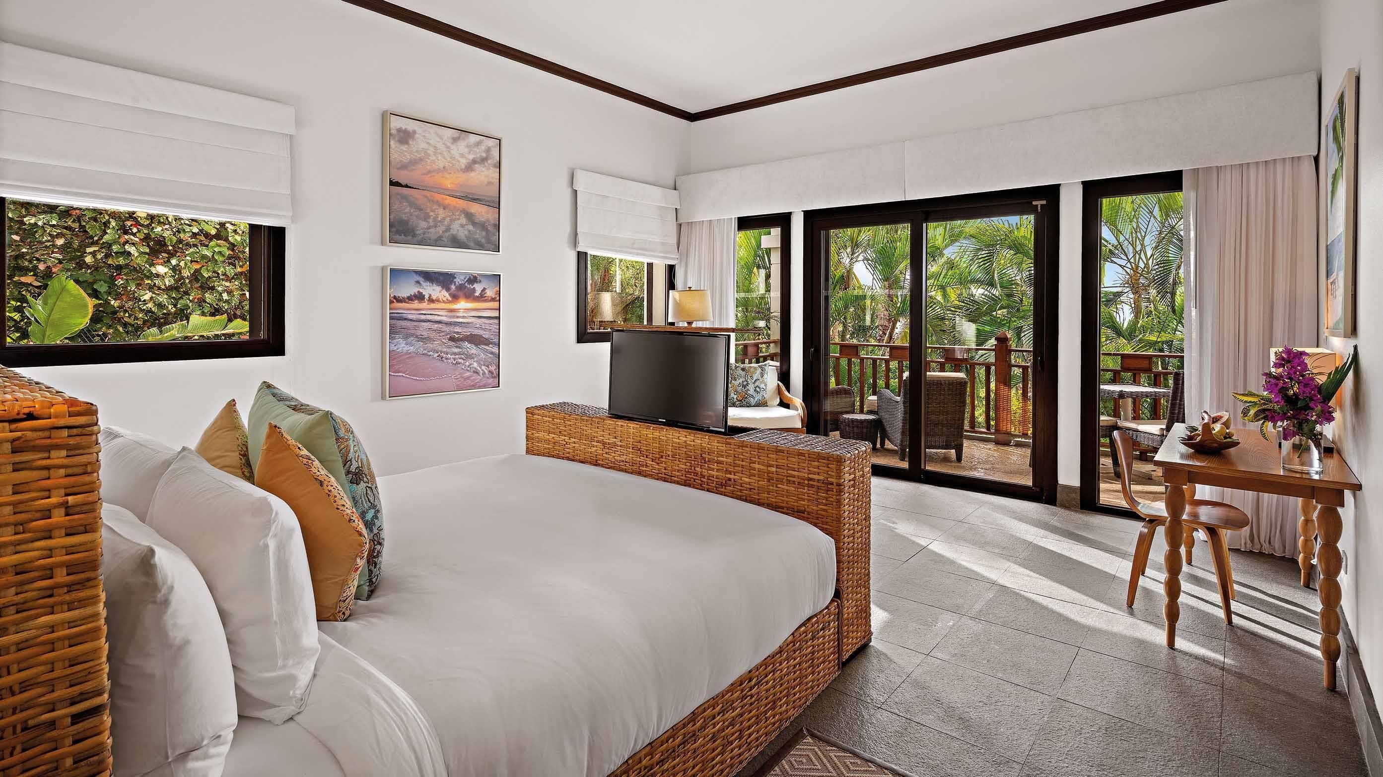 Room, 1 King Bed, Garden View | Frette Italian sheets, premium bedding, minibar, in-room safe