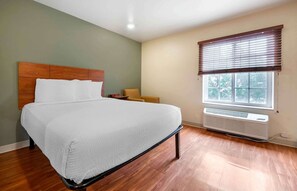 Standard Studio, 1 Queen Bed, Refrigerator & Microwave