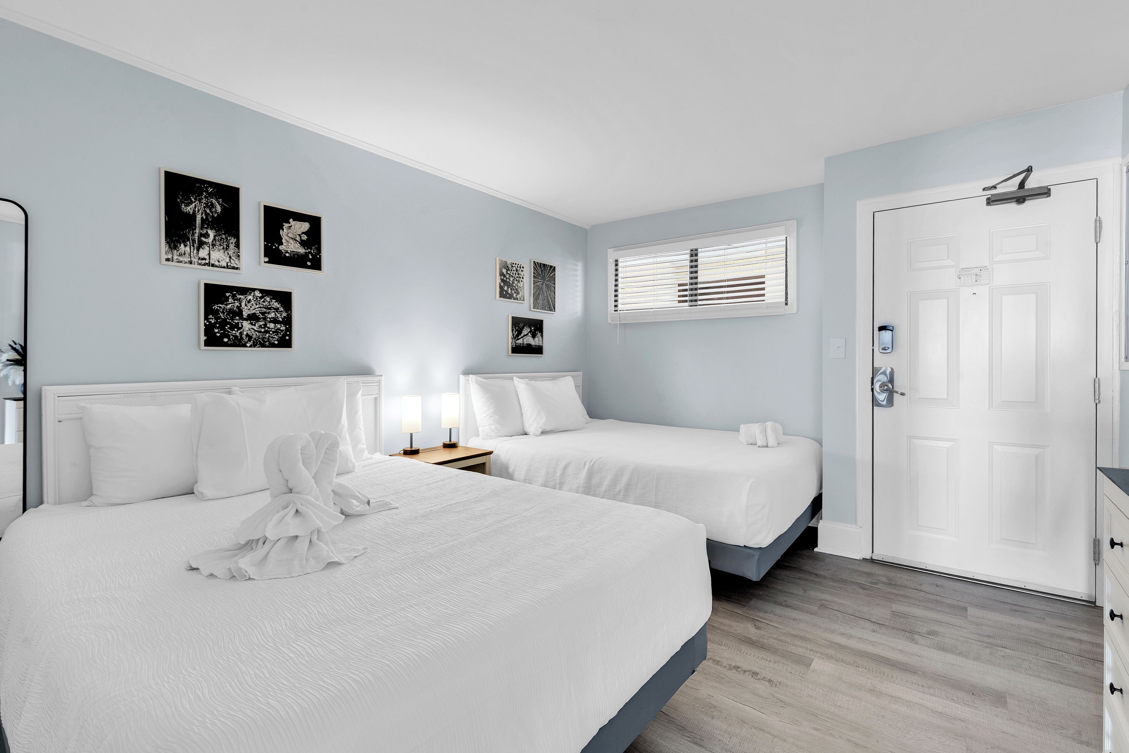 1 bedroom, individually decorated, individually furnished