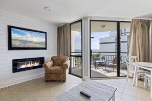 Living room - Meridian Plaza by Hosteeva (Myrtle Beach)